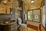 Queen Main level private bath